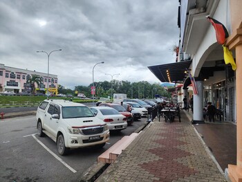 8 hotel nilai