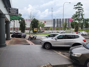 8 hotel nilai