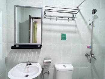 8 hotel nilai