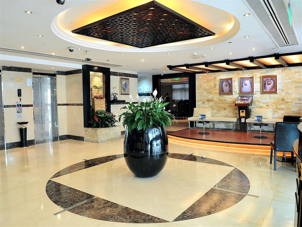 signature inn deira free parking