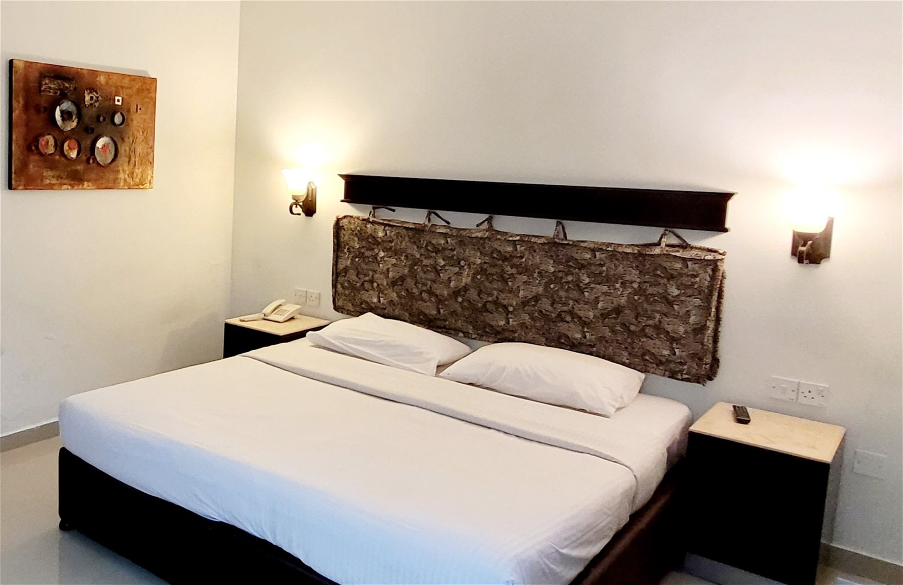 signature inn deira free parking