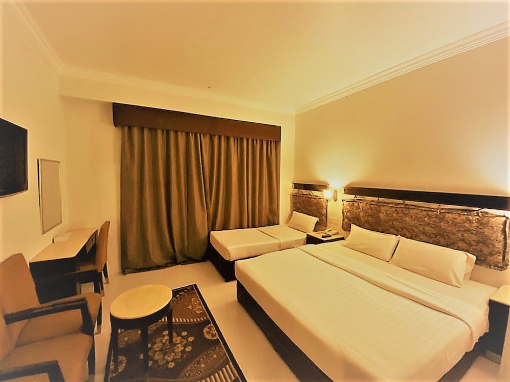signature inn deira free parking