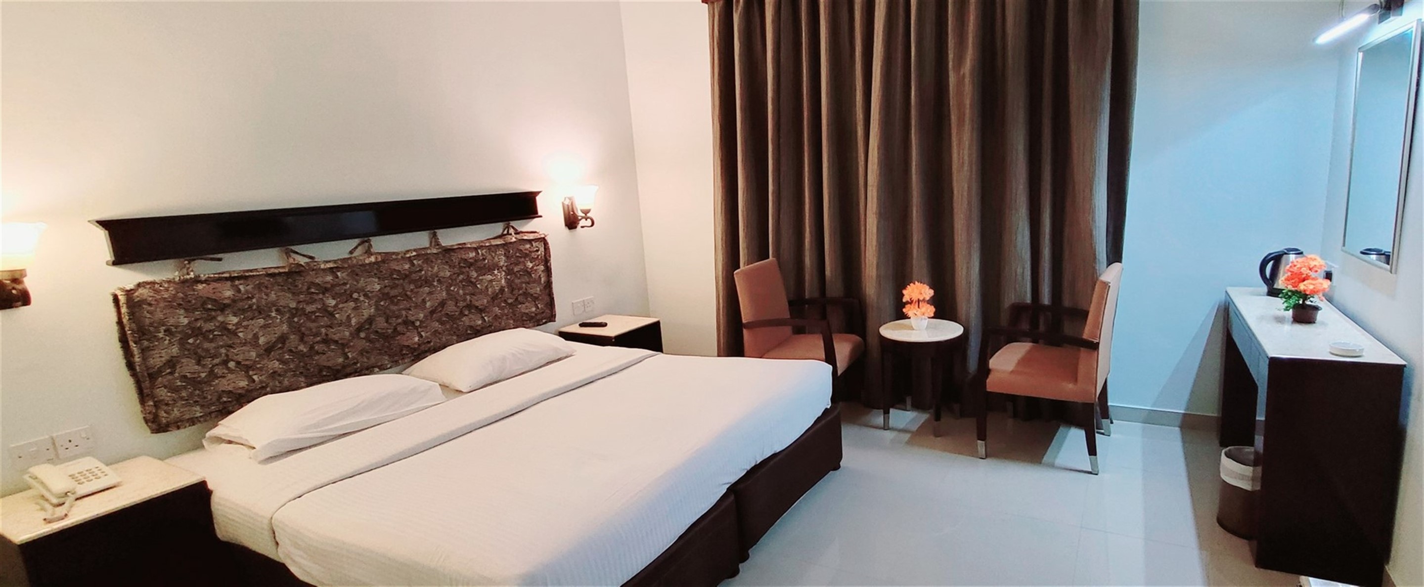 signature inn deira free parking