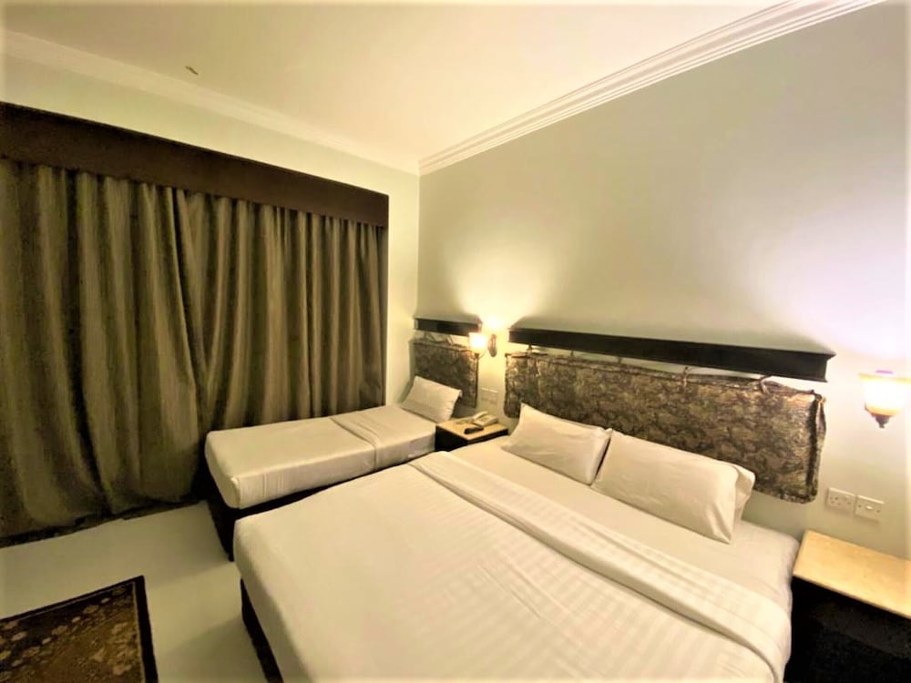 signature inn deira free parking