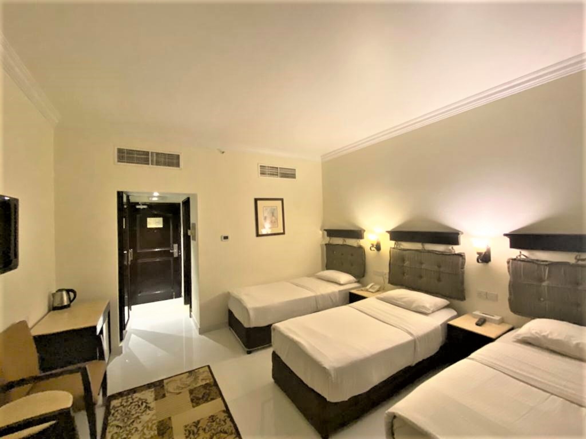 signature inn deira free parking