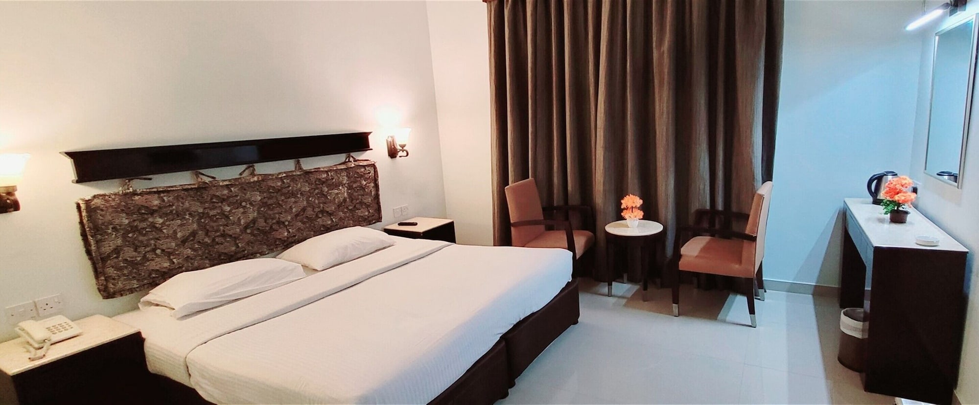signature inn deira free parking