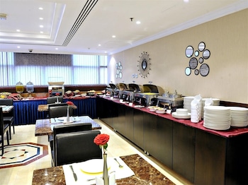 signature inn deira free parking