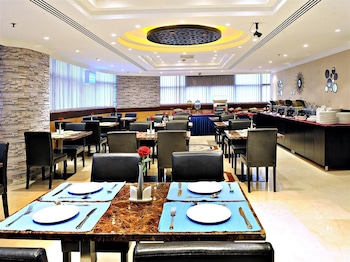 signature inn deira free parking