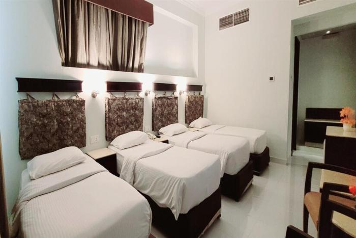 signature inn deira free parking
