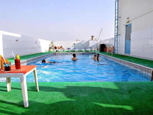 signature inn deira free parking