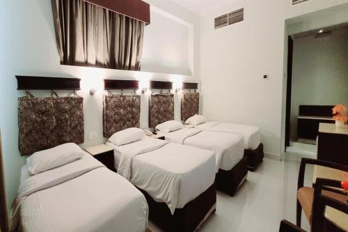 signature inn deira free parking