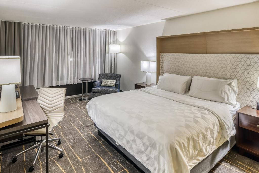 holiday inn detroit lakes by ihg