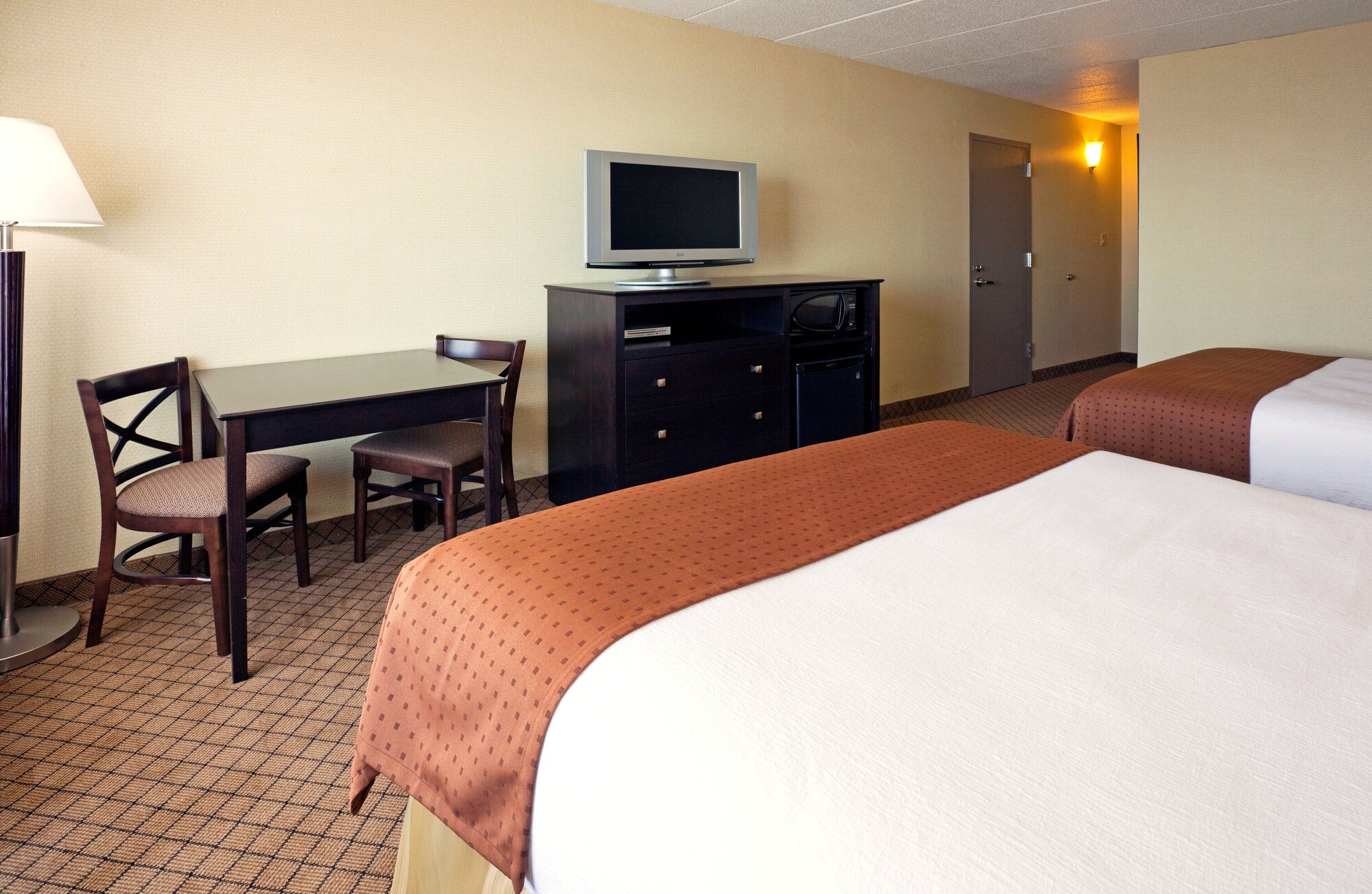 holiday inn detroit lakes by ihg