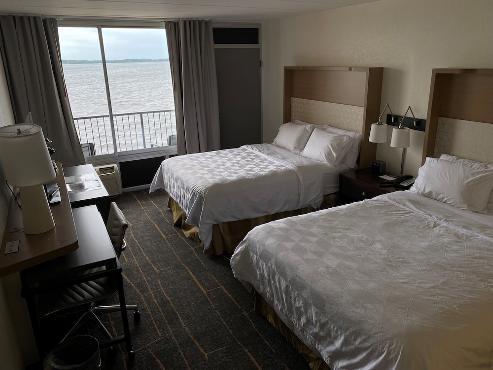 holiday inn detroit lakes by ihg