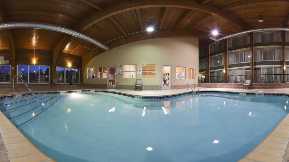 holiday inn detroit lakes by ihg