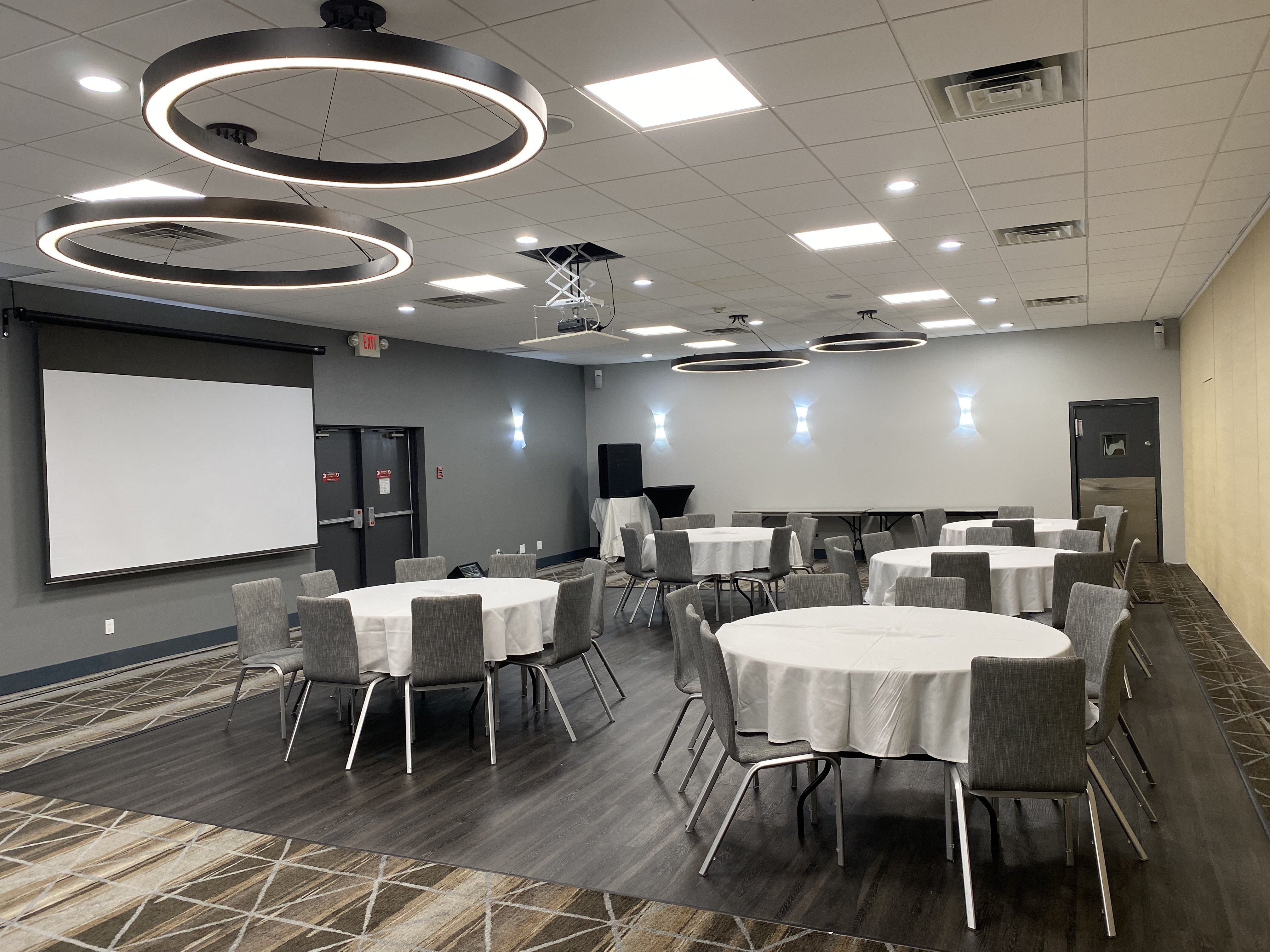 holiday inn detroit lakes by ihg