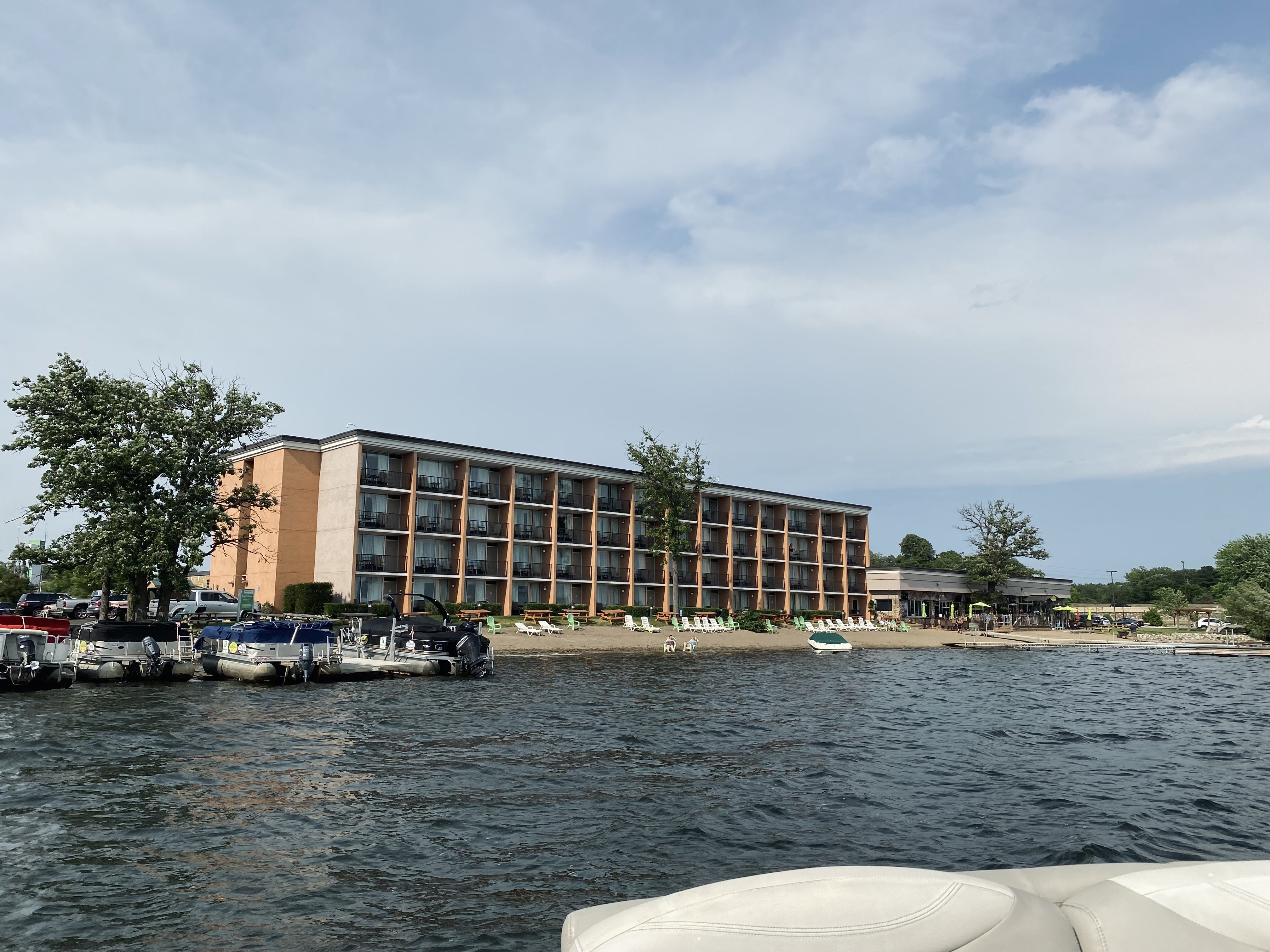 holiday inn detroit lakes by ihg