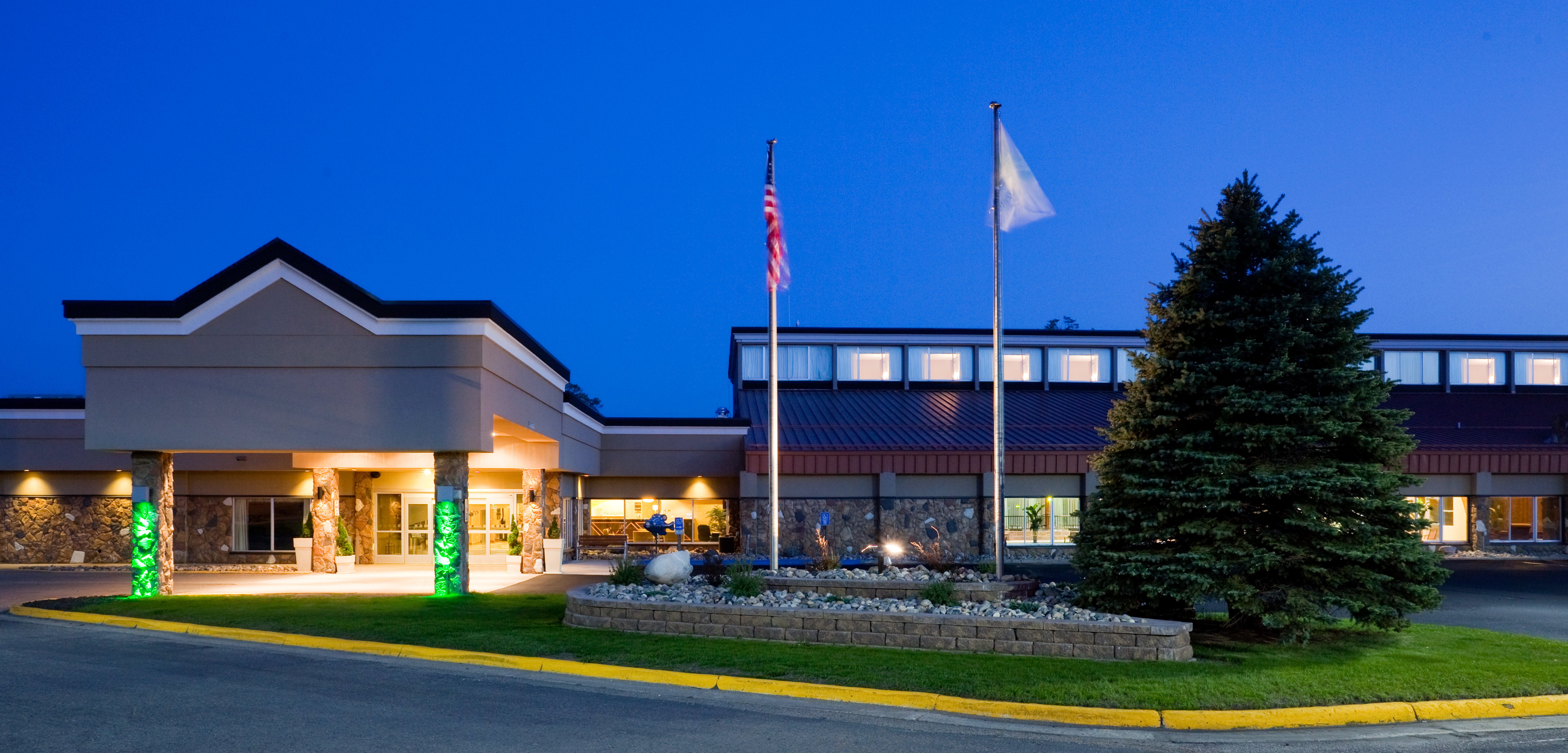 holiday inn detroit lakes by ihg