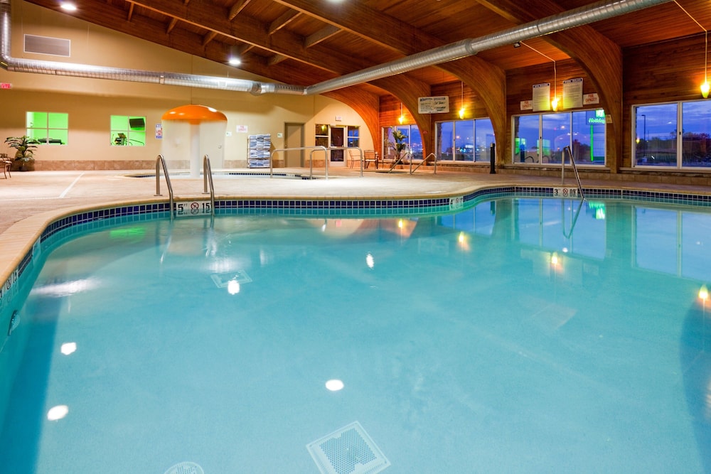 holiday inn detroit lakes by ihg