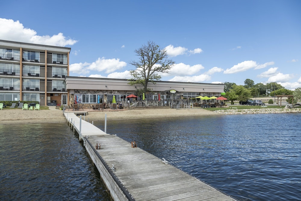 holiday inn detroit lakes by ihg