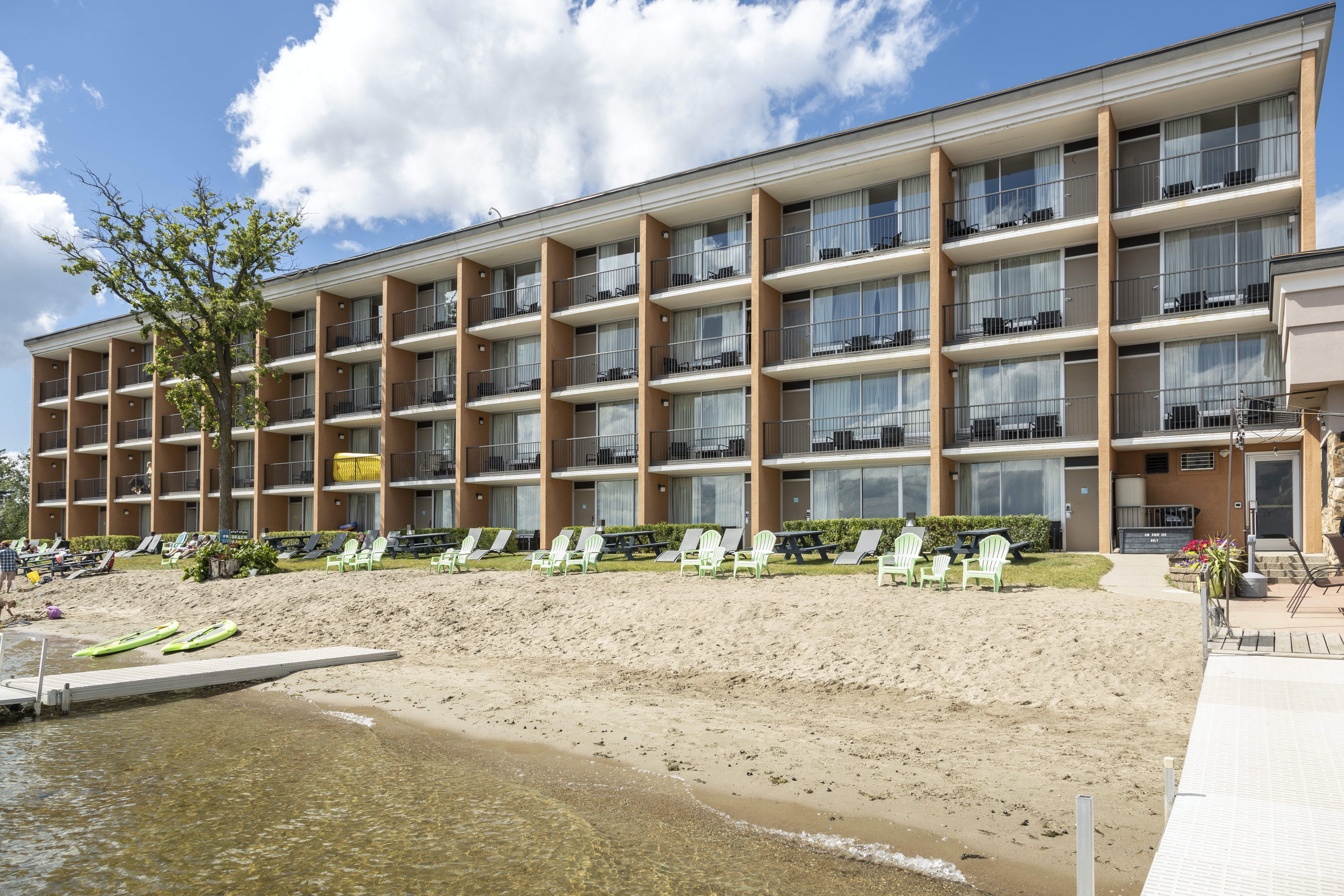 holiday inn detroit lakes by ihg