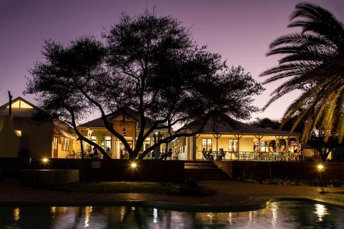 hotel otjibamba lodge