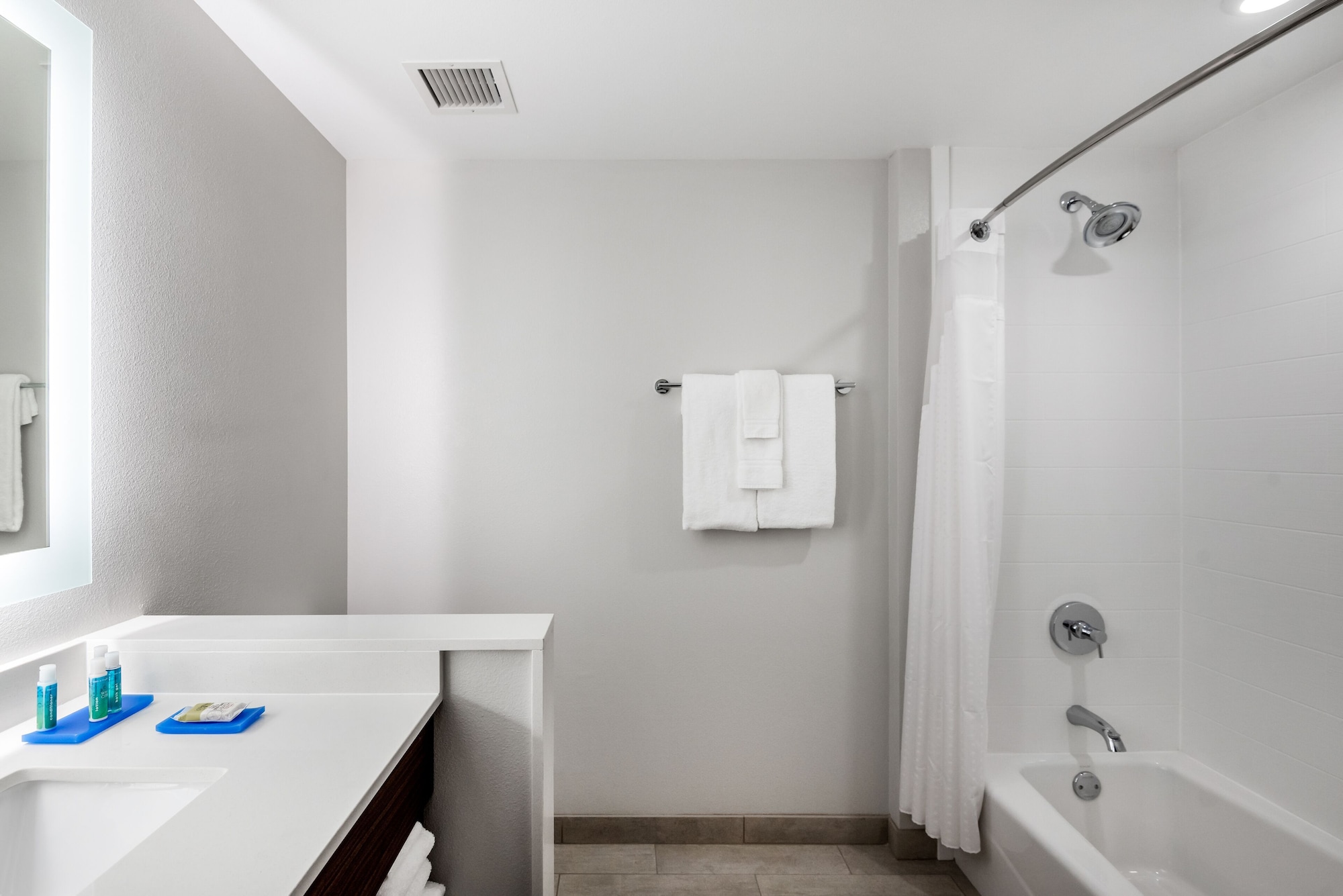 holiday inn express and suites santa ana orange county
