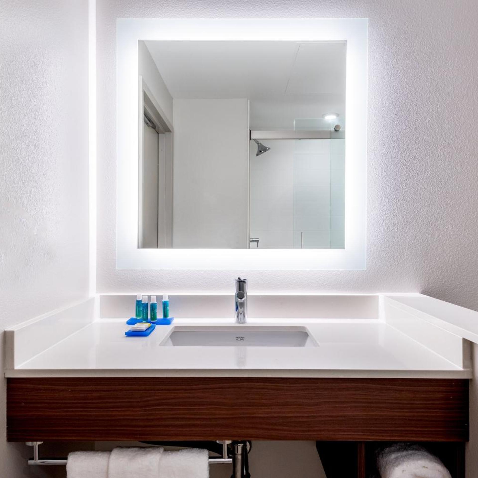 holiday inn express and suites santa ana orange county