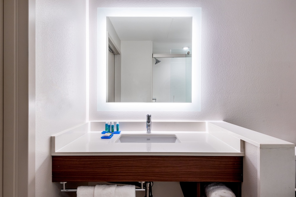holiday inn express and suites santa ana orange county