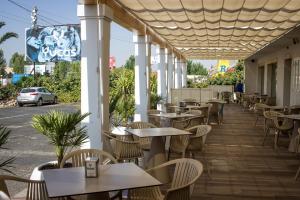 Las Yucas,Granada>>Atarfe,2 star