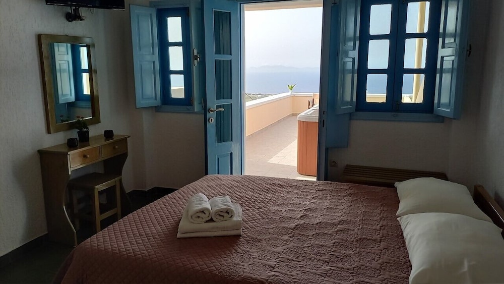 Panorama Oia,Near Baxedes Beach,2 star