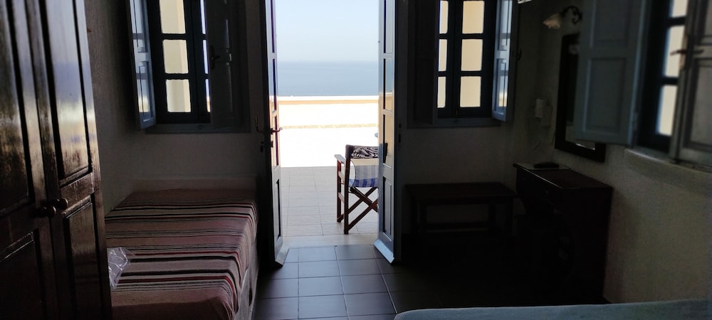 Panorama Oia,Near Baxedes Beach,2 star