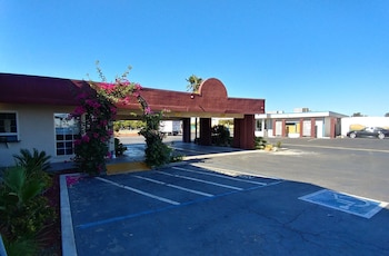 La Plaza Inn Los Banos,Near Los Banos Park,3 star