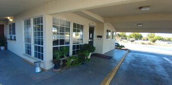 La Plaza Inn Los Banos,Near Los Banos Park,3 star