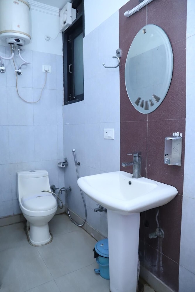 airport hotel golden jindal