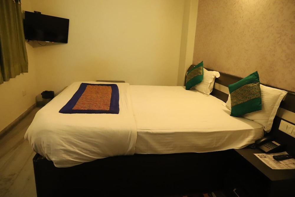 airport hotel golden jindal