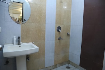 airport hotel golden jindal