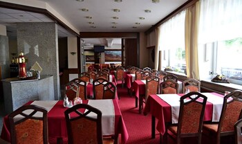 Hotel Prom,Hradec Králové>>Hradec Kralove,2 star