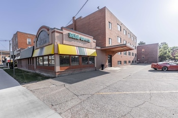 Aisling Suites-The Midtown,526 2Nd Ave N,2 star