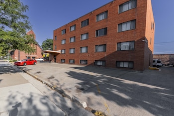 Aisling Suites-The Midtown,526 2Nd Ave N,2 star