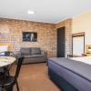 river street motel
