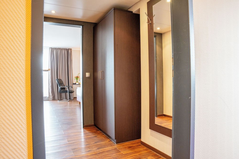 airways hotel frankfurt airport west