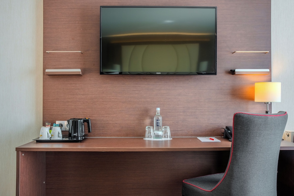 airways hotel frankfurt airport west