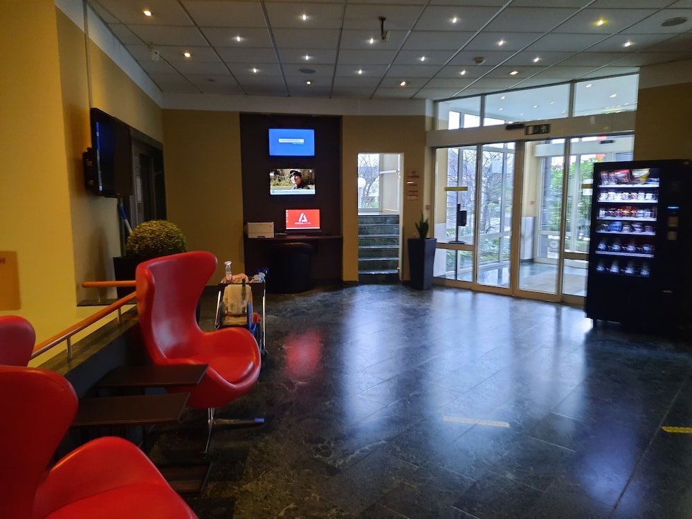 airways hotel frankfurt airport west