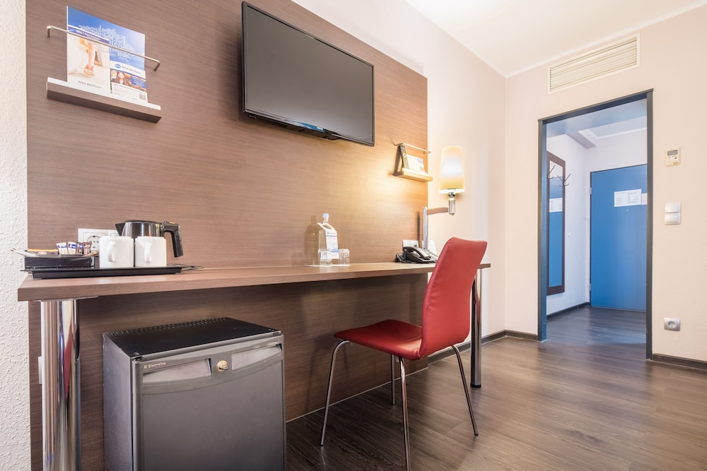 airways hotel frankfurt airport west