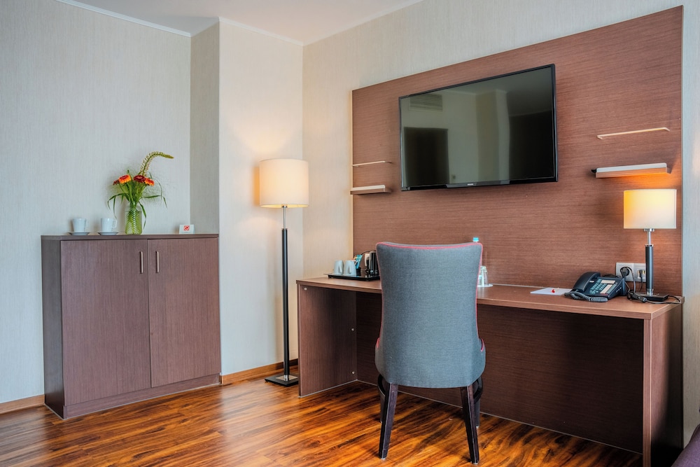 airways hotel frankfurt airport west