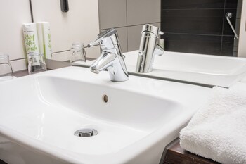 airways hotel frankfurt airport west