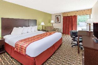 Days Inn & Suites By Wyndham Madison Heights Mi,Near Red Oaks Waterpark,2 star