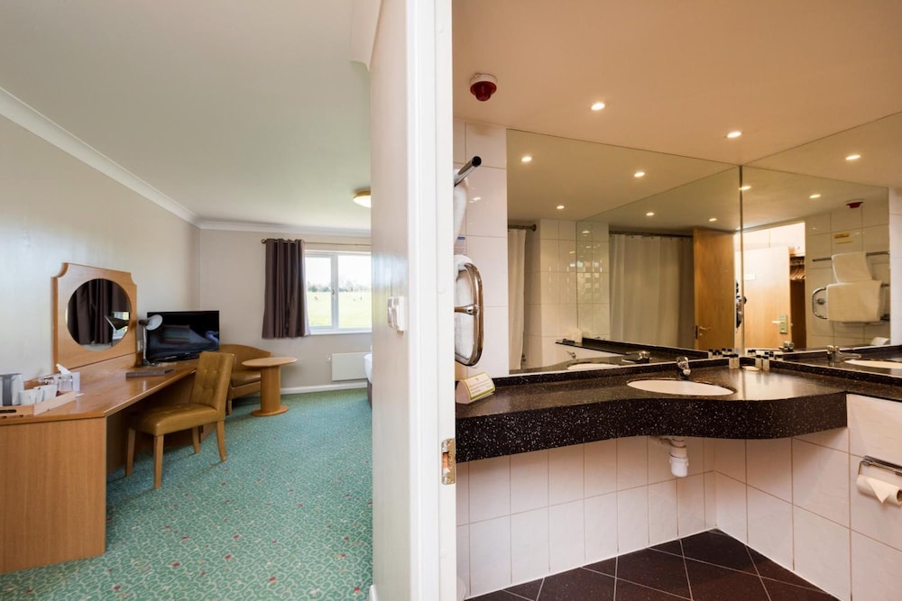 greetham valley hotel