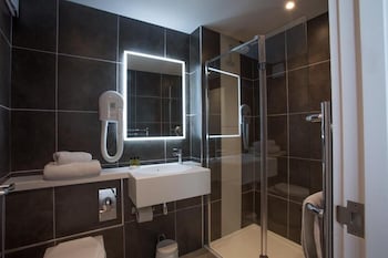 The Burton Hotel And Cloud Nine,Hereford>>Bristol,3 star